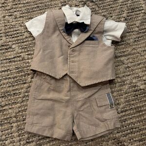 Kids Tan and White Matching Set with Bow Tie

Great for baptism or dedication